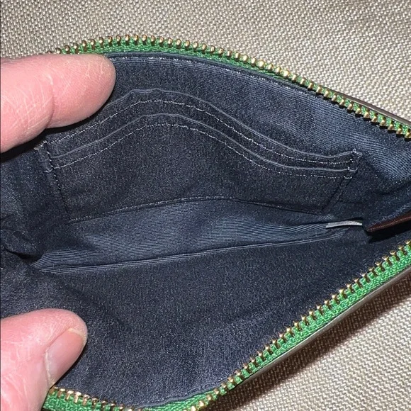 Coach Green Leather Wristlet NWT gold trim. - Picture 4 of 11